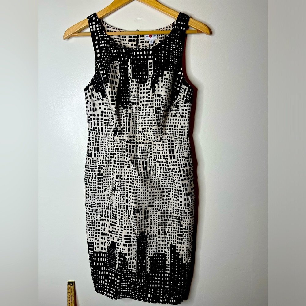 Anthropologie We Heart Vera City Skyline Great Heights Black White Dress Size 6